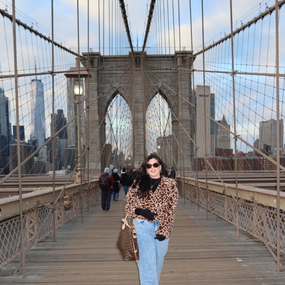 Meet your Posher, Christina - Picture 4 of 4